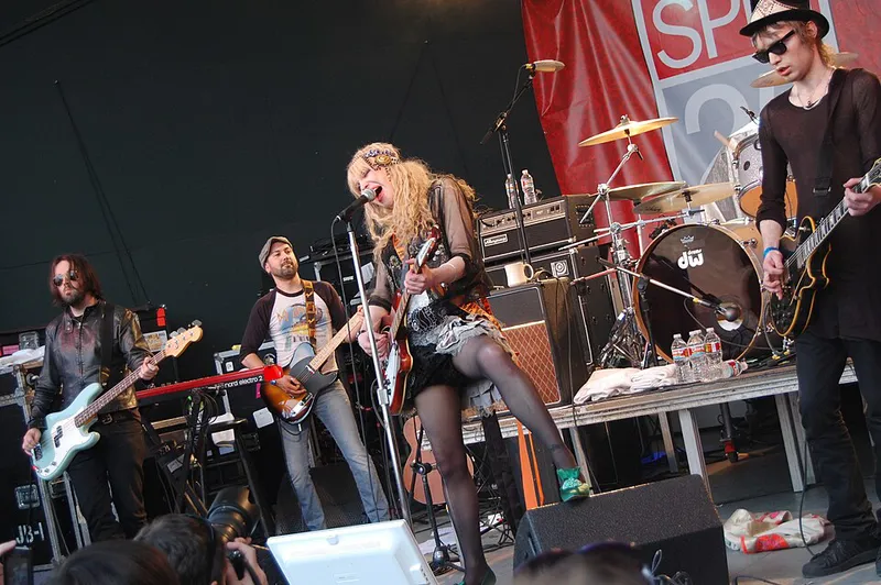 HOLE 乐队于 2010 年 3 月 17 日在德克萨斯州奥斯汀举行的 SXSW 音乐节上演出