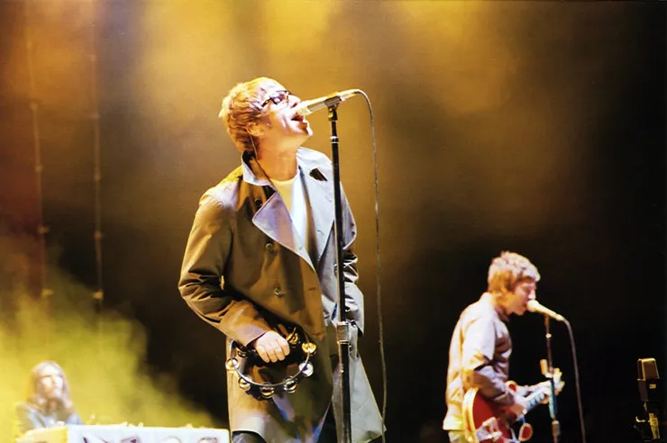 Liam Gallagher 和 Noel Gallagher于 2005 年 9 月 18 日在圣地亚哥演出。