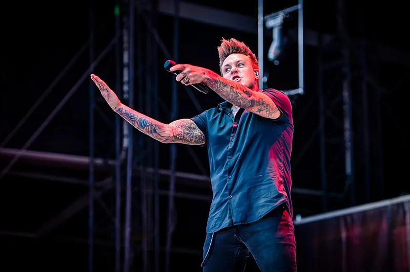 Papa Roach乐队主唱Jacoby Shaddix  ,  2018年在Summer Breeze Festival