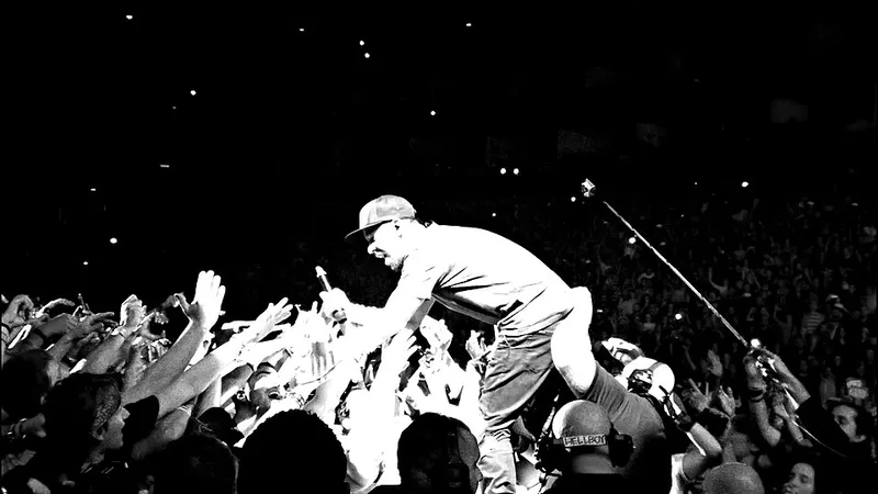 File:Linkin Park, O2 Arena, London (15255411593).jpg