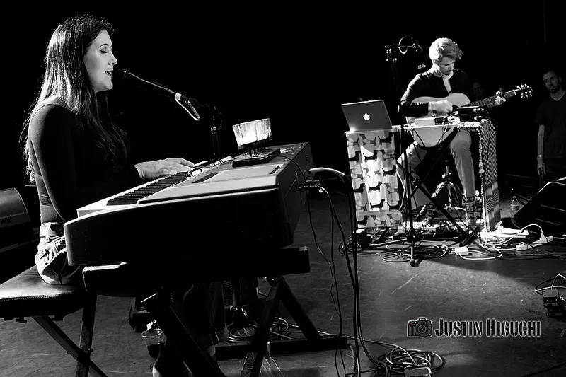 Vanessa Carlton （与 Skye Steele）于 2016 年 1 月 21 日星期四在加利福尼亚州洛杉矶西好莱坞的 Roxy 剧院现场演出