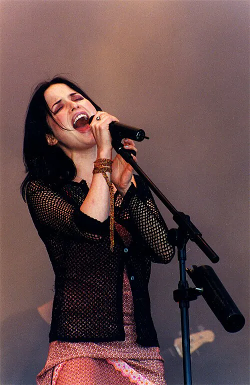 File:Andrea corr glastonbury.jpg