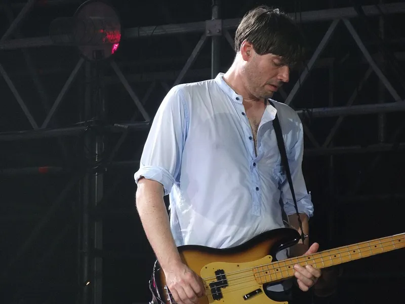 Blur 乐队 贝斯手：Alex James （2013）