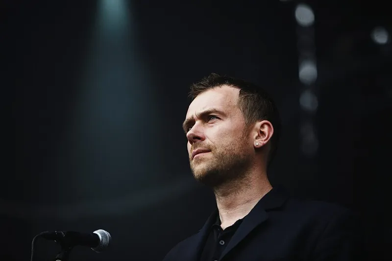 Blur 乐队 主唱：Damon Albarn （2007）