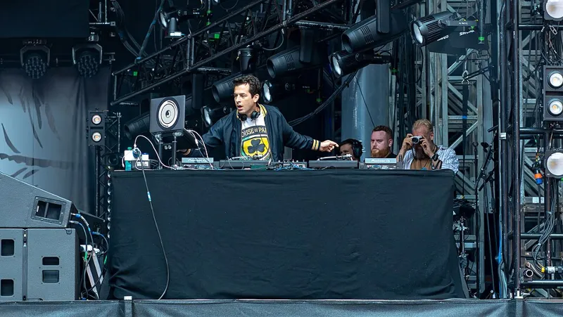 Mark Ronson在Taylor Hawkins致敬演唱会 - 温布利球场 - 2022年9月3日星期六