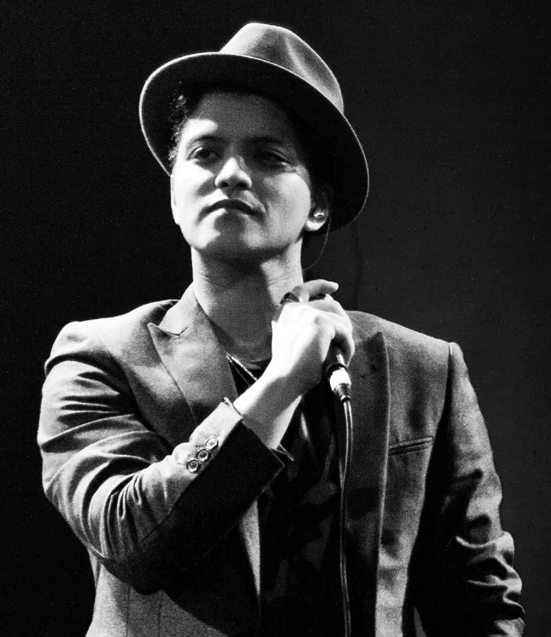 2010年11月24日，Bruno Mars在德克萨斯州休斯顿演出