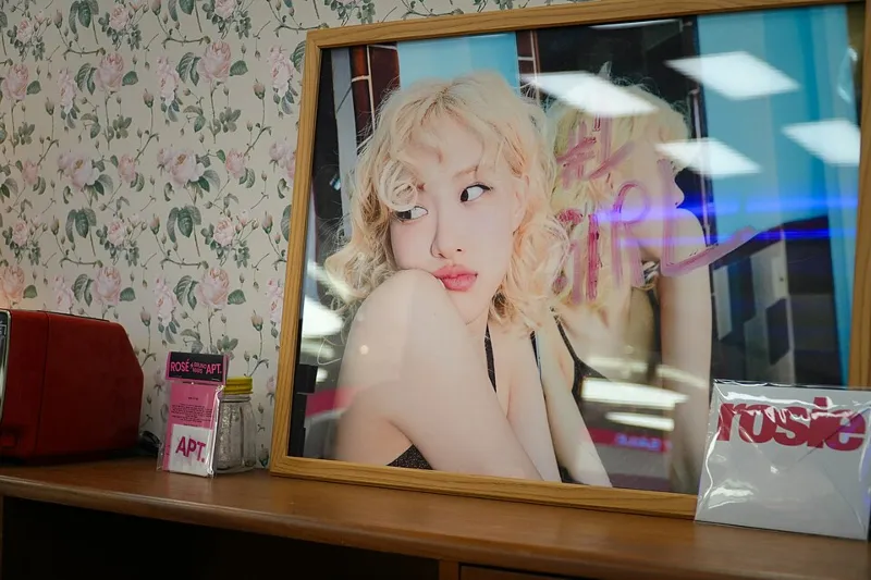 Rosé在首尔快闪店的Rosie周边商品