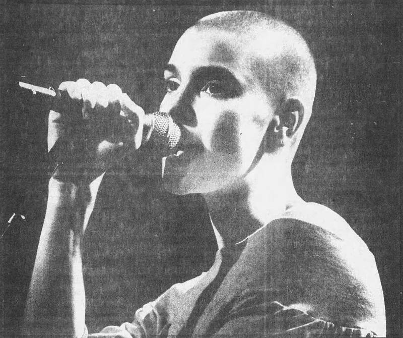 1988 年 3 月 31 日 Sinéad O'Connor 在天堂剧院演出的报纸剪报。摘自 1988 年 4 月 2 日的《波士顿环球报》