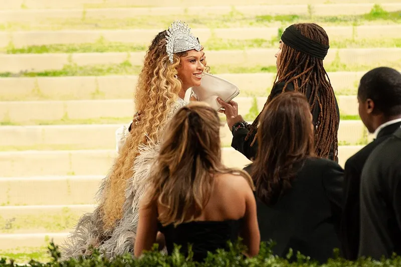 碧昂丝出席2026年Met Gala，身着以“服装艺术”为主题的时尚服饰